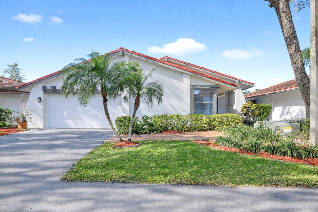 661 Hollows Circle - Photo 1