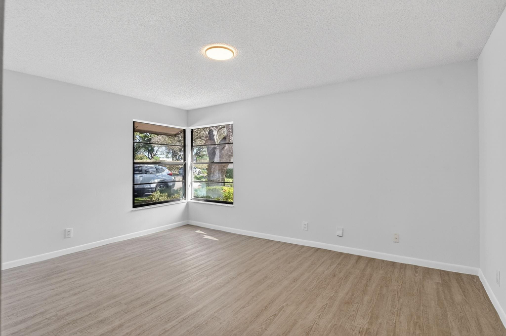 661 Hollows Circle - Photo 31