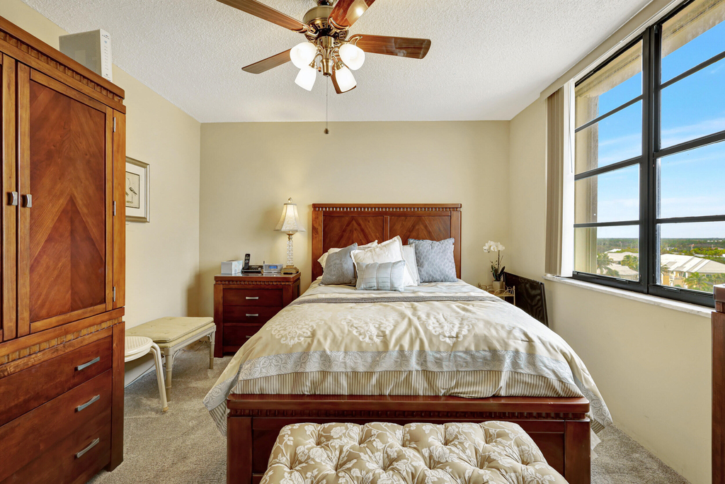 840 Ocean Drive - Photo 36
