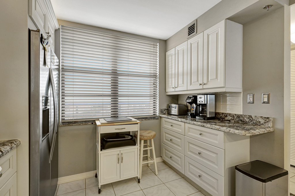 840 Ocean Drive - Photo 15