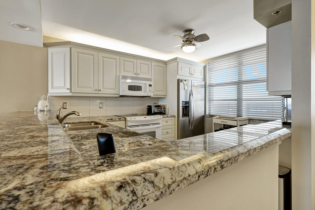 840 Ocean Drive - Photo 12