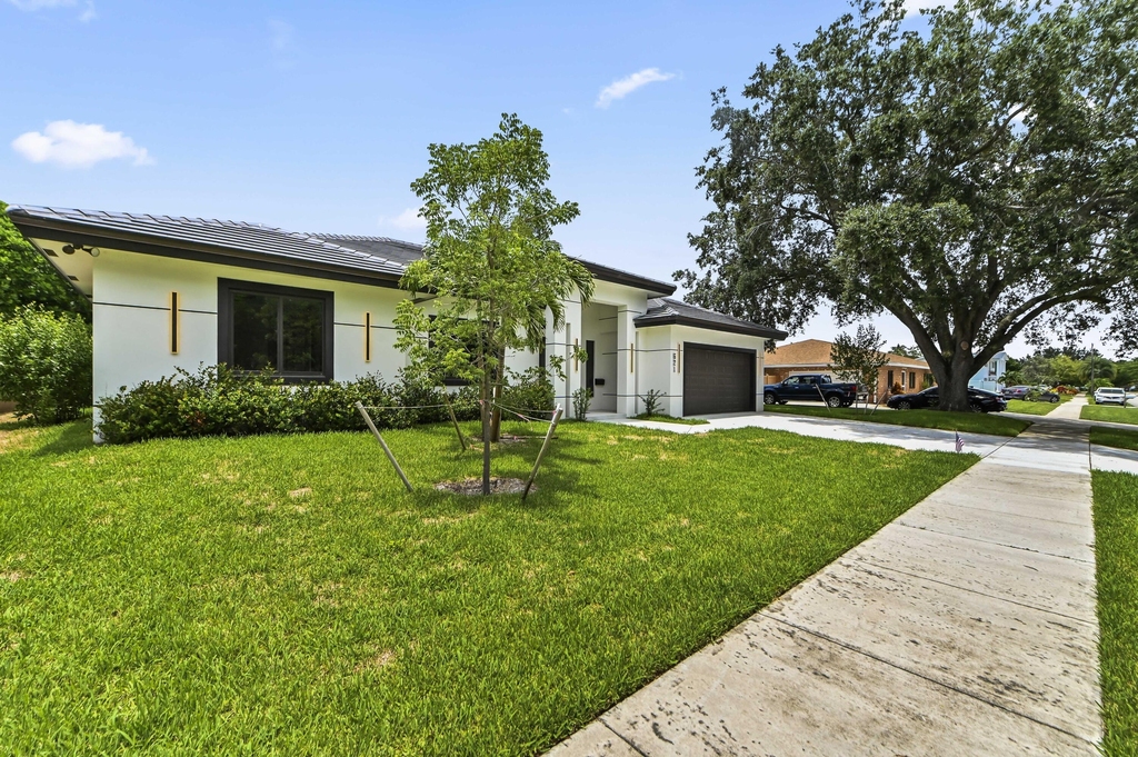 621 Nw 42nd Avenue - Photo 2