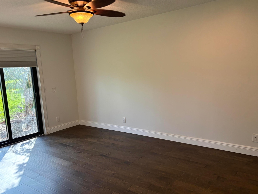 2199 Charleston - Photo 8