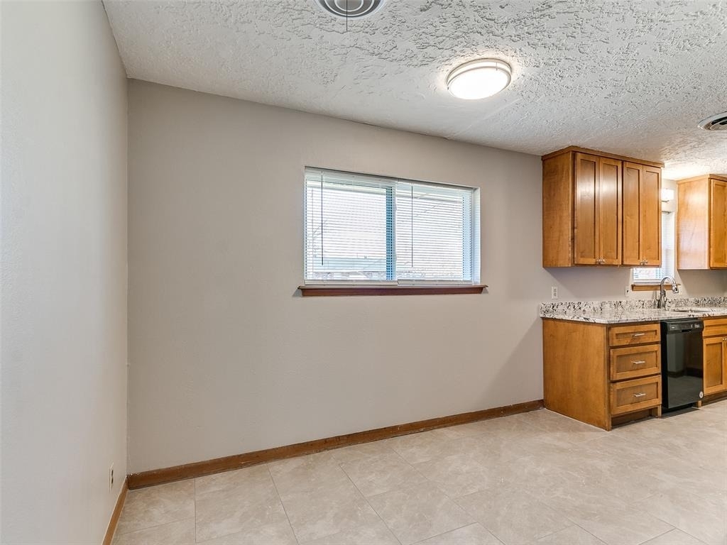 214 Thompson Drive - Photo 5