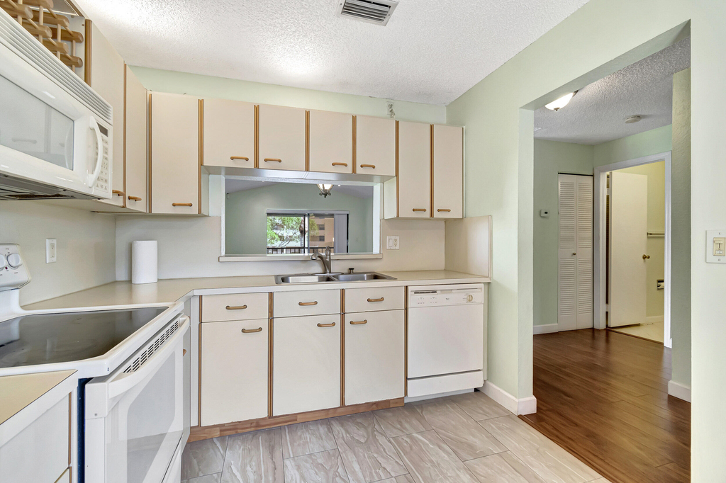 351 Club Circle - Photo 7