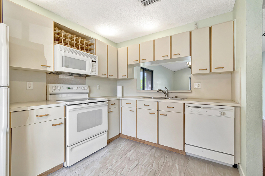 351 Club Circle - Photo 6