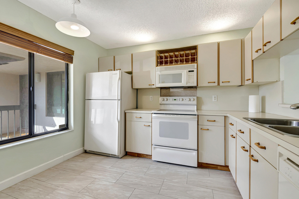 351 Club Circle - Photo 5