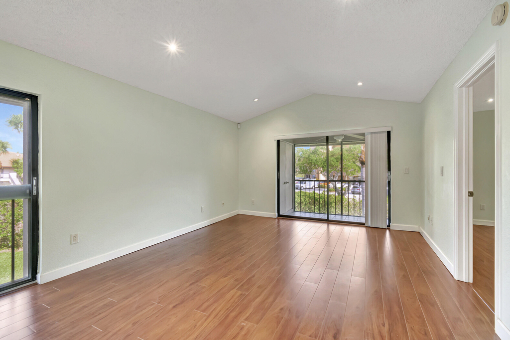 351 Club Circle - Photo 2