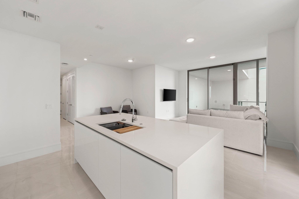 220 Lake Shore Drive - Photo 2