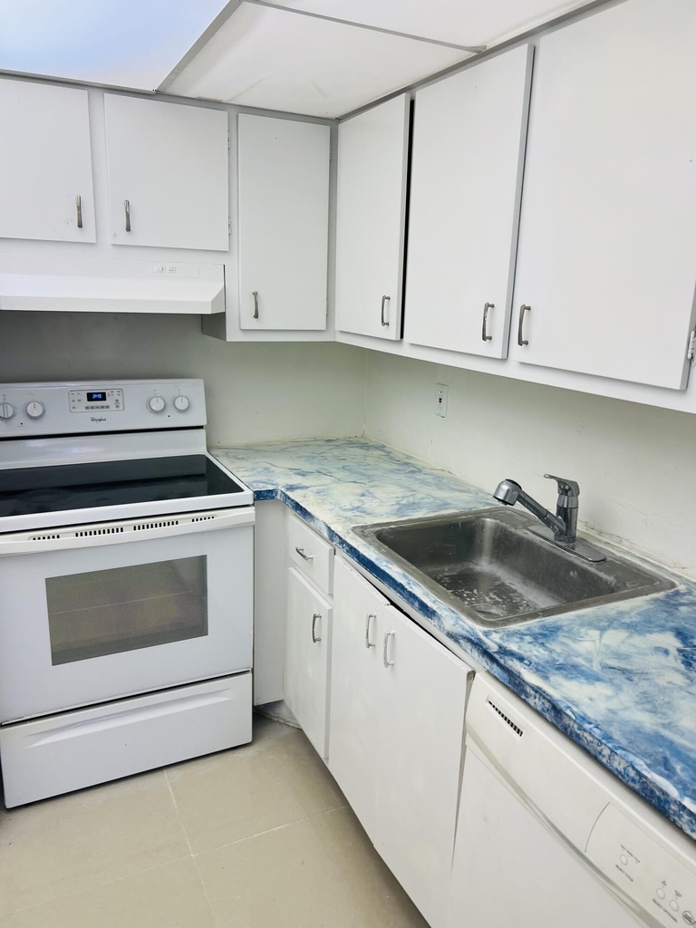 614 Nw 13th Street - Photo 2