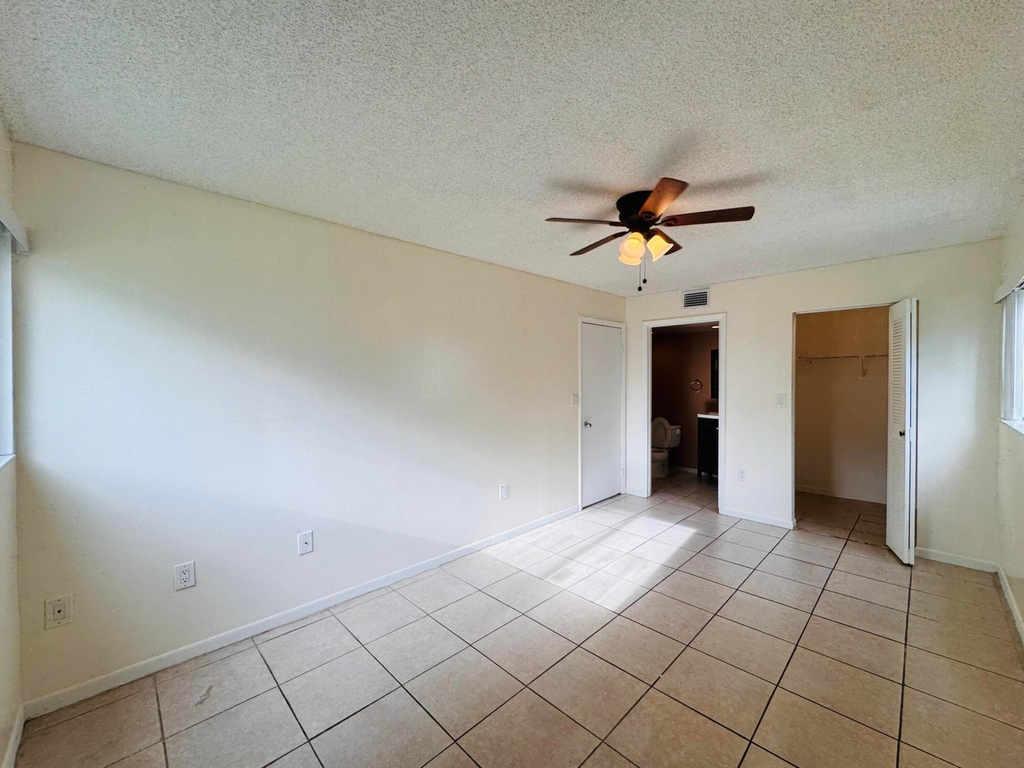 20681 Ne 4th Place - Photo 1