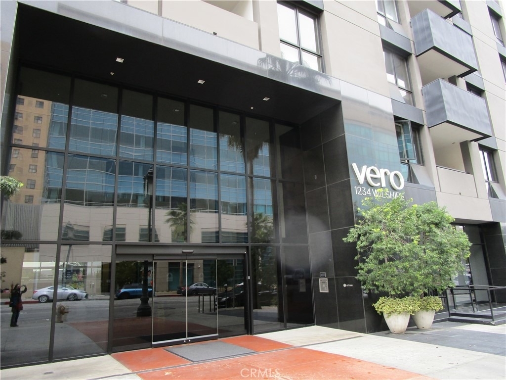 1234 Wilshire - Photo 0