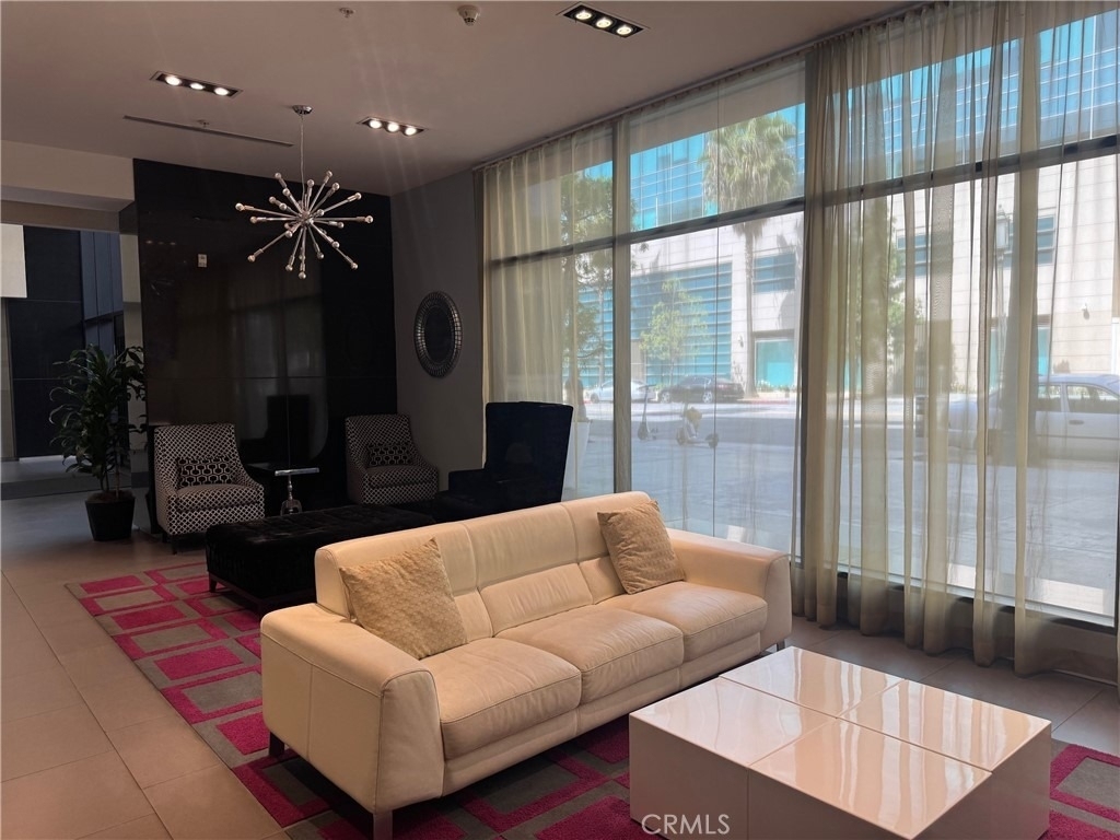 1234 Wilshire - Photo 3