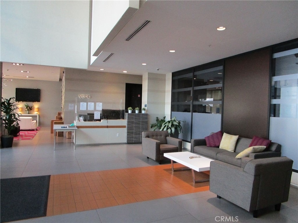 1234 Wilshire - Photo 2