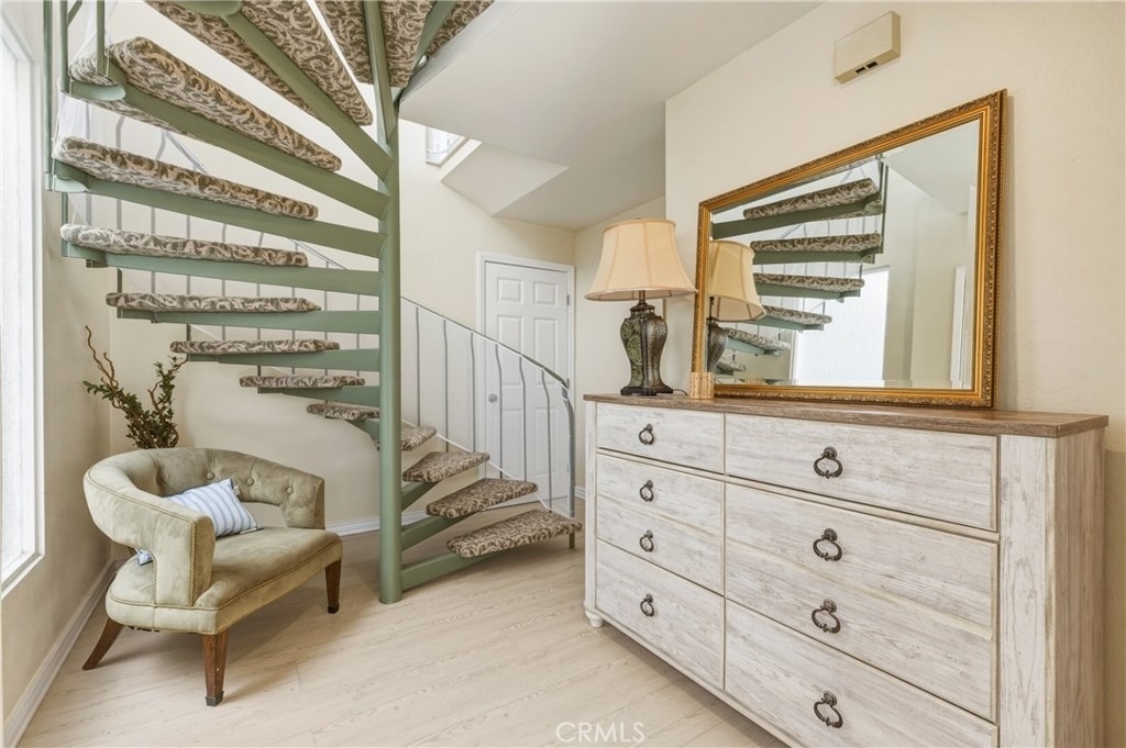 883 Katella - Photo 19