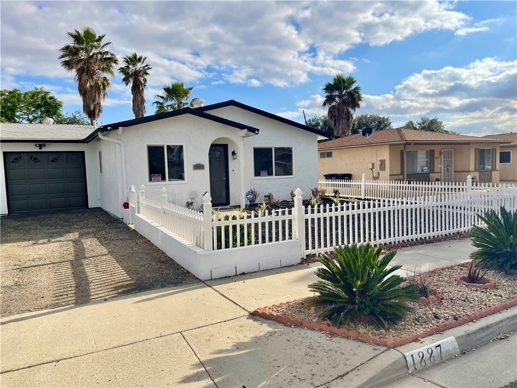 1887 Calle Amargosa - Photo 1