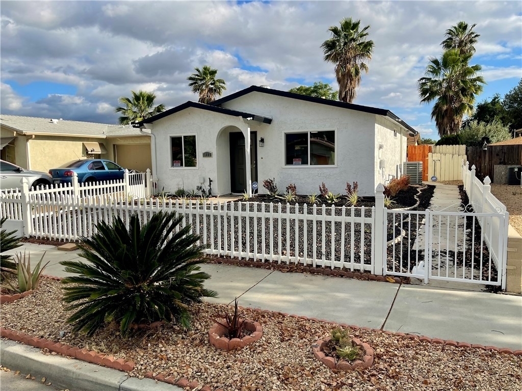 1887 Calle Amargosa - Photo 2