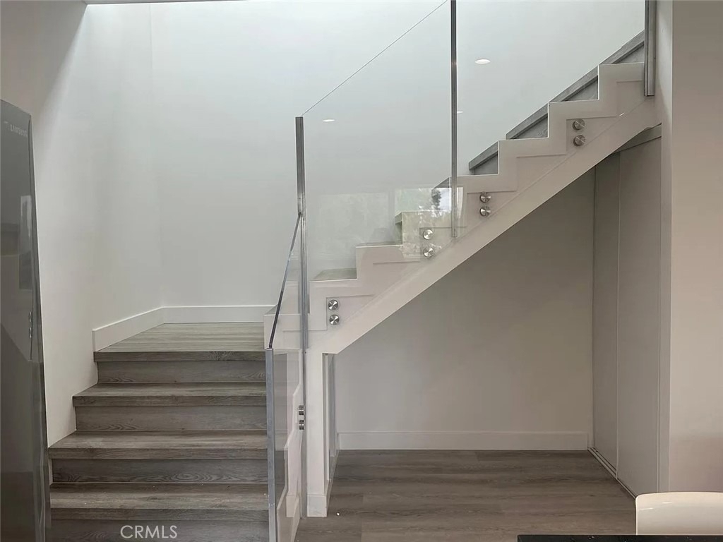 22823 Crespi St., - Photo 5