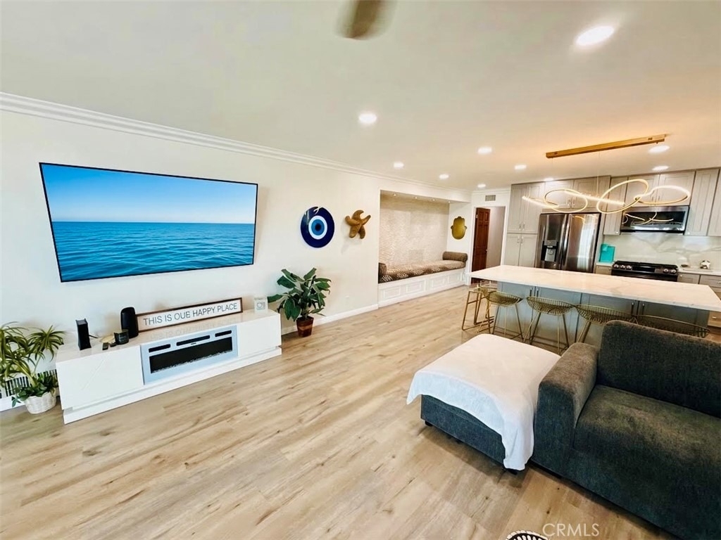 1174 E Ocean - Photo 2