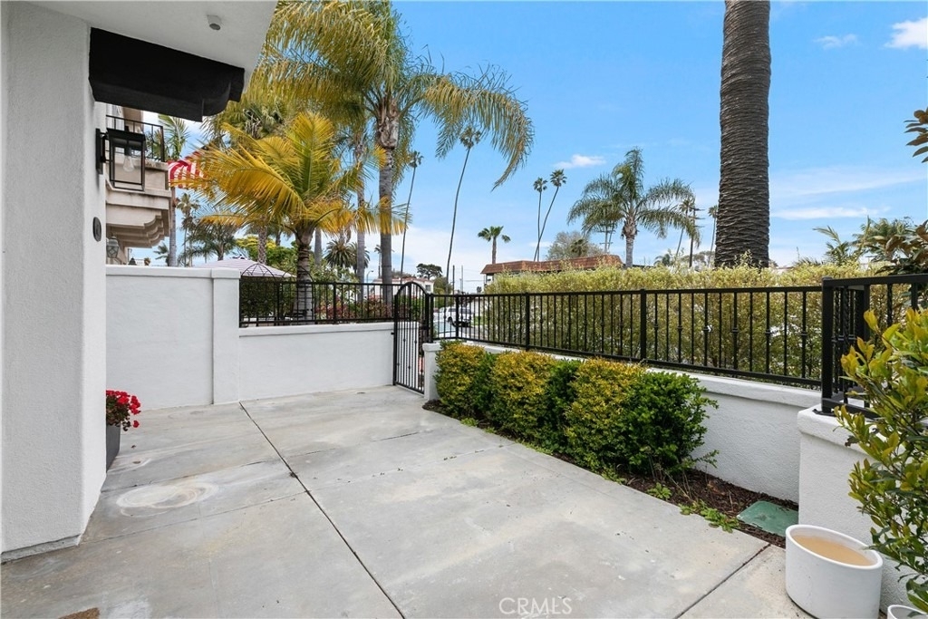 617 8th Street - Photo 3