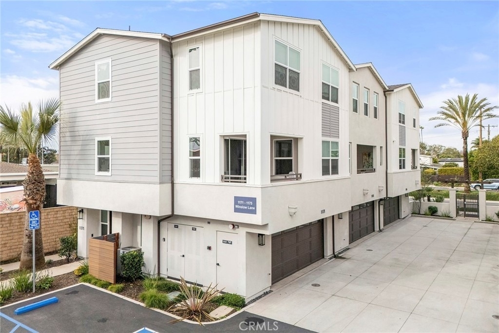 1173 Winslow - Photo 0
