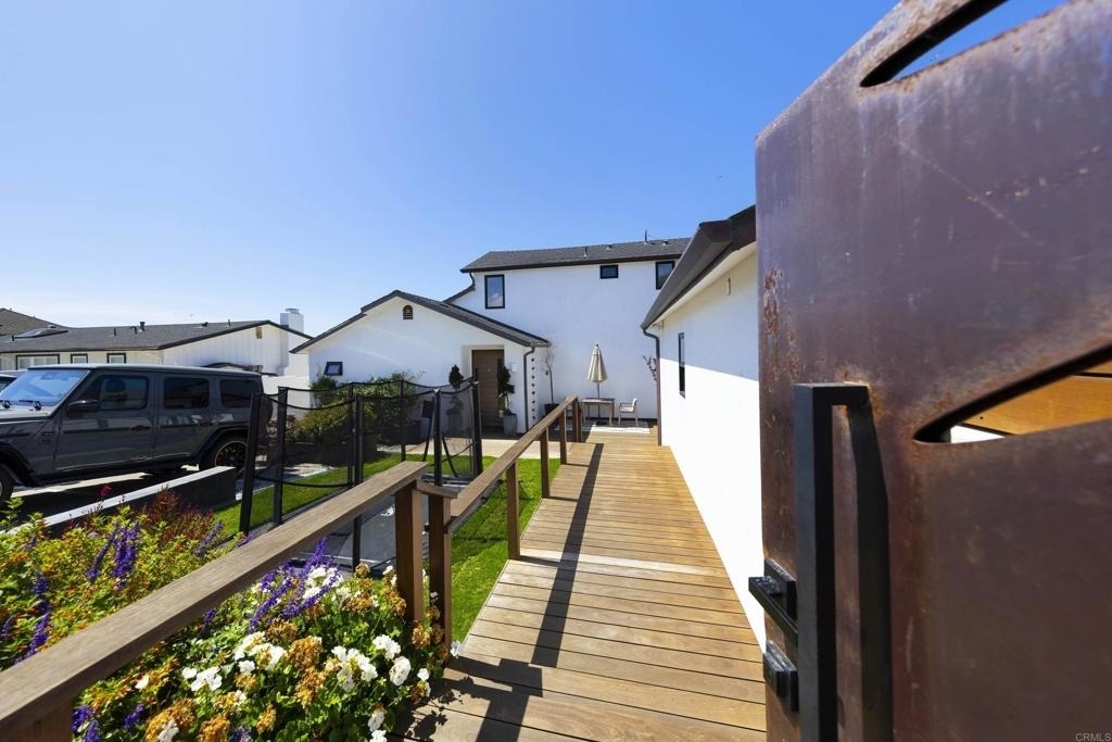 1472 Neptune Avenue - Photo 4