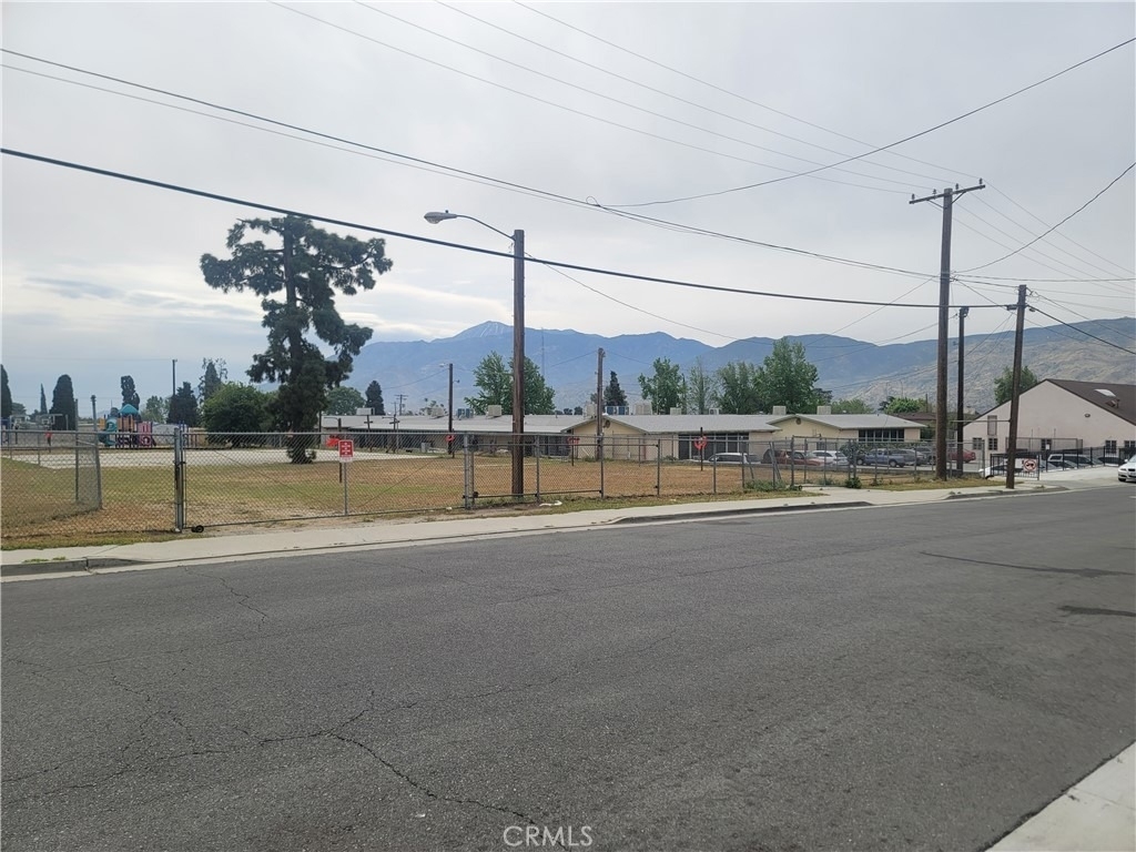 545 N 2nd Street - Photo 3