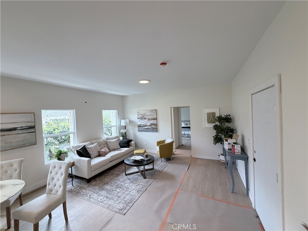 125 W Chestnut - Photo 2