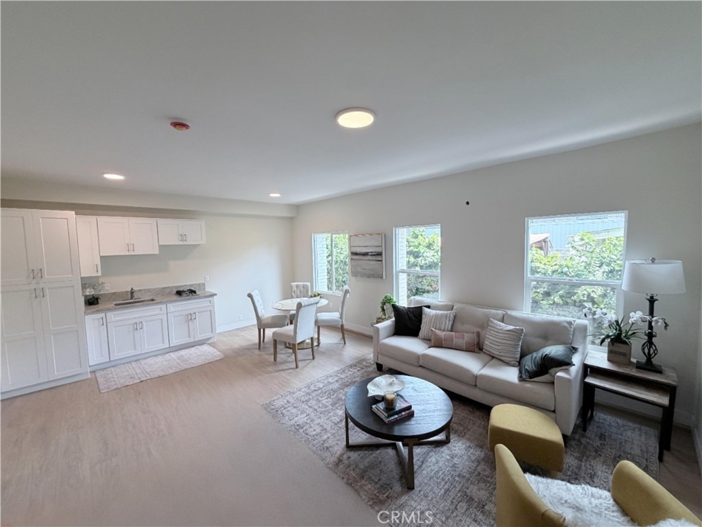 125 W Chestnut Street - Photo 1