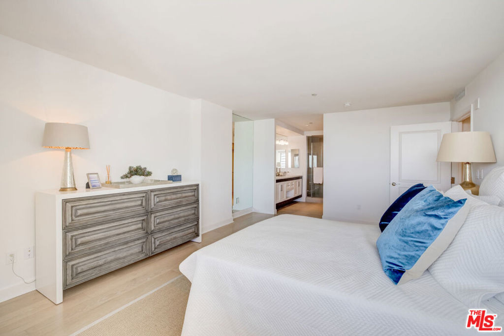 1221 W Ocean Avenue - Photo 4