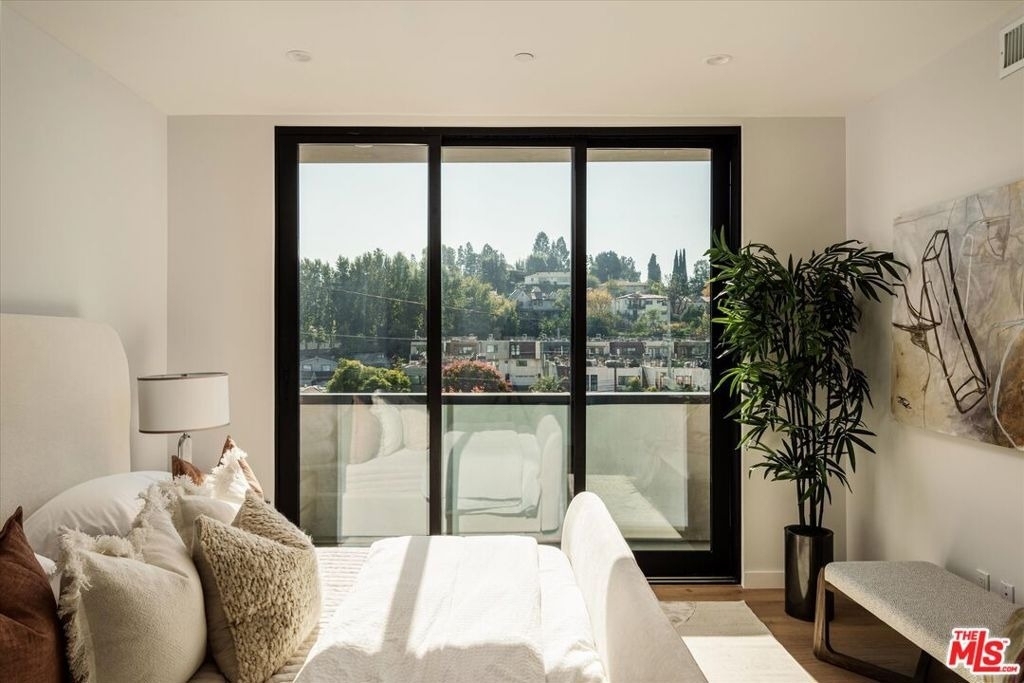 2822 1/2 Avenel Street - Photo 12