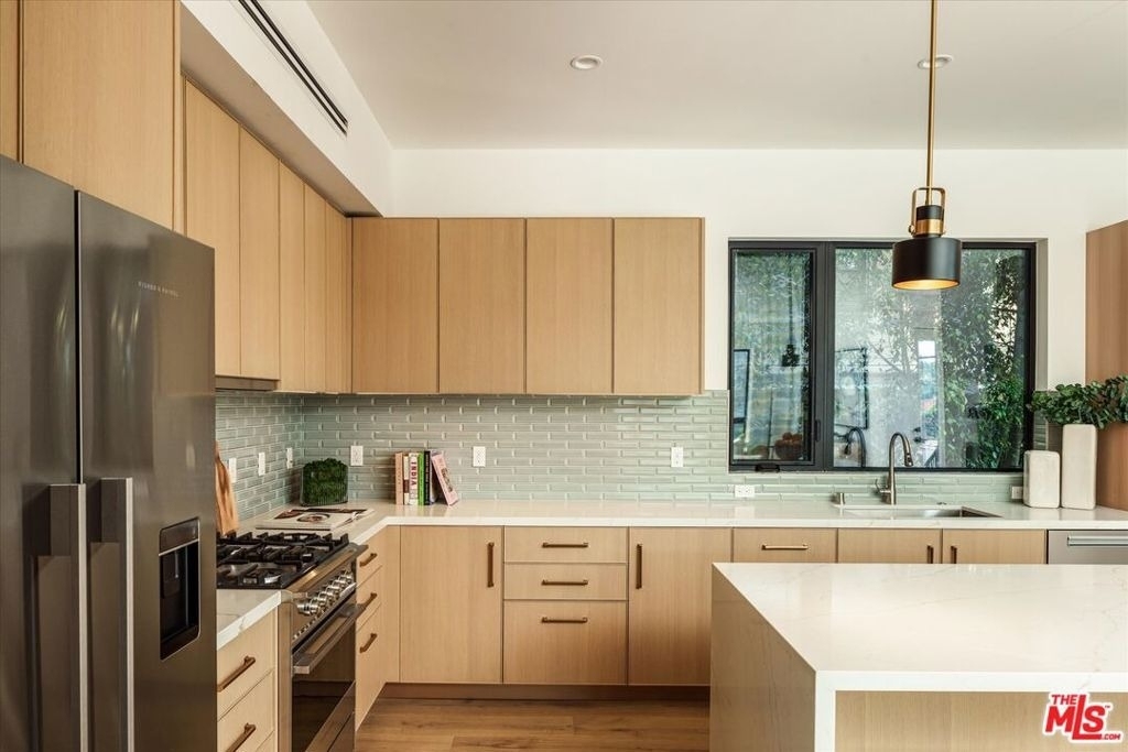 2822 1/2 Avenel Street - Photo 7