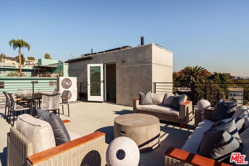 2822 1/2 Avenel Street - Photo 24