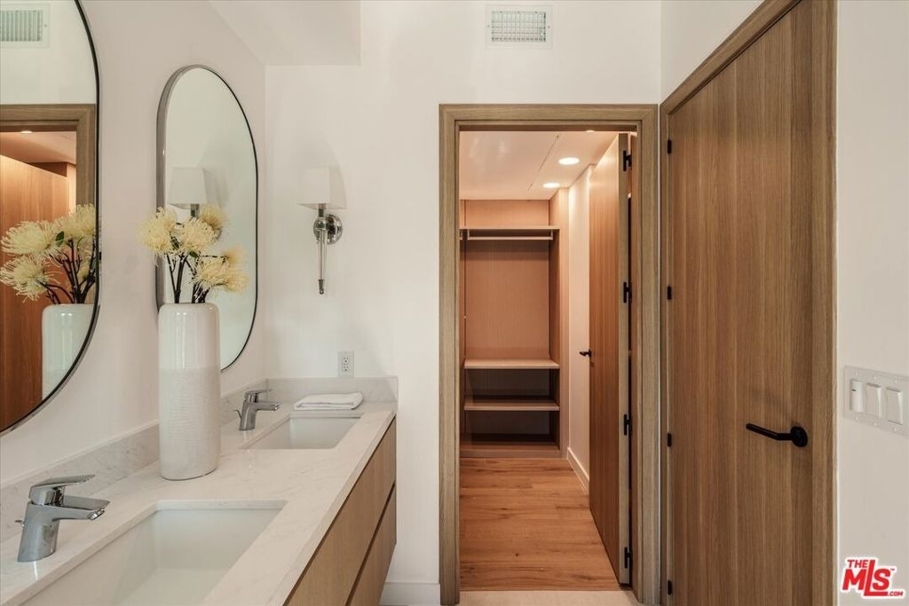 2822 1/2 Avenel Street - Photo 16
