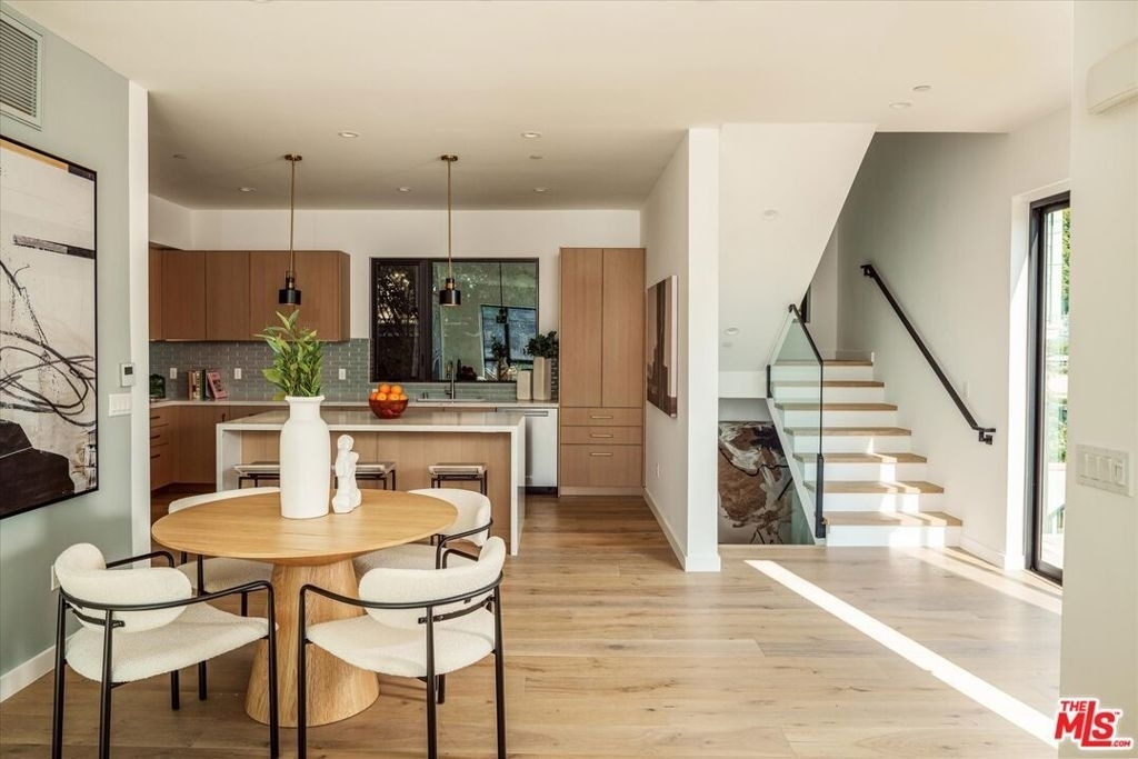 2822 1/2 Avenel Street - Photo 5