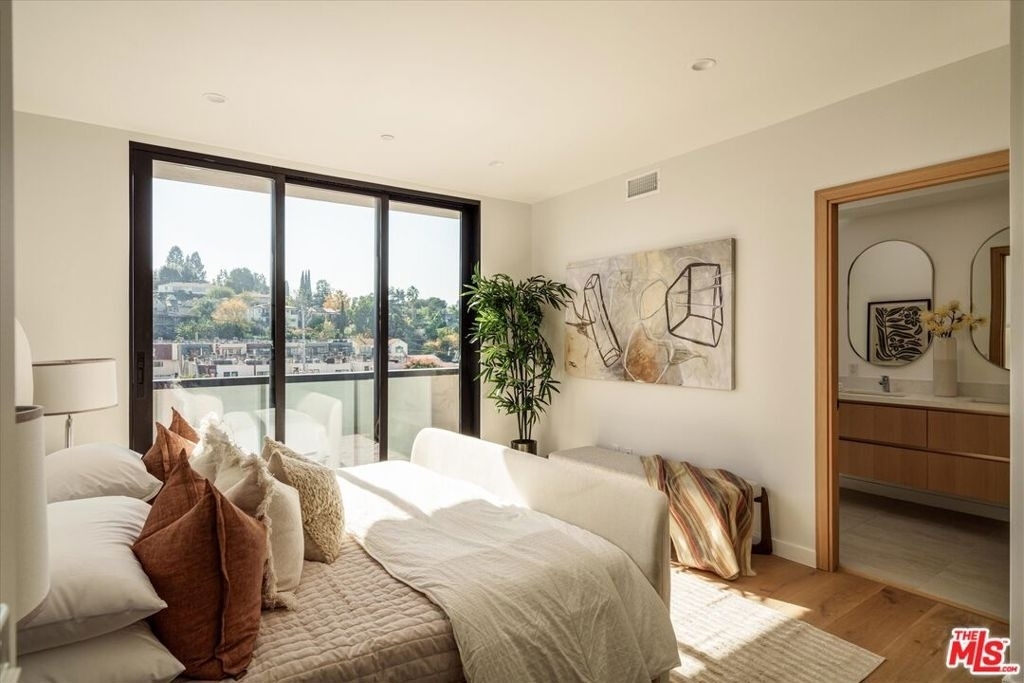 2822 1/2 Avenel Street - Photo 11