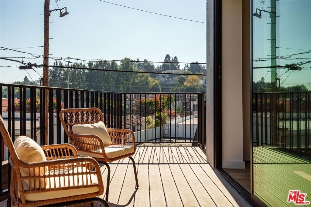 2822 1/2 Avenel Street - Photo 10