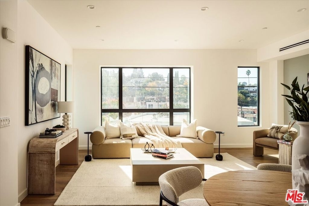 2822 1/2 Avenel Street - Photo 0