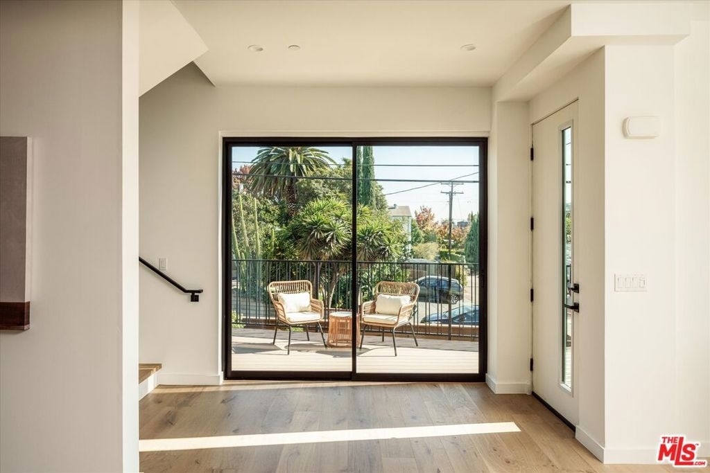 2822 1/2 Avenel Street - Photo 8