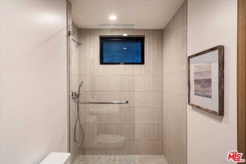 2822 1/2 Avenel Street - Photo 22