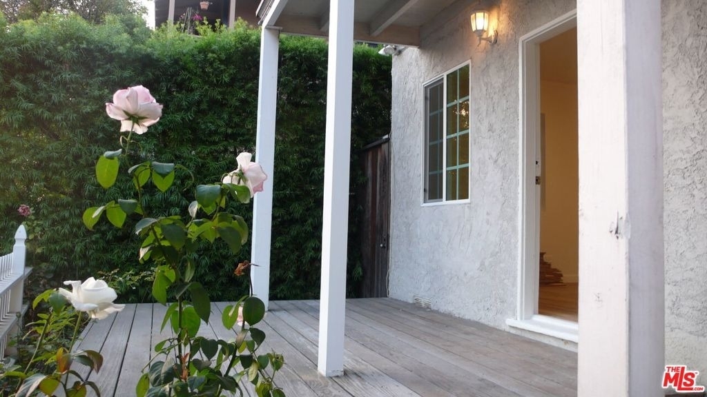 252 Hampton Drive - Photo 3