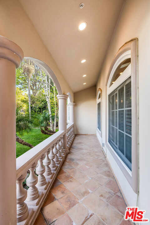 4063 Benedict Canyon Drive - Photo 7