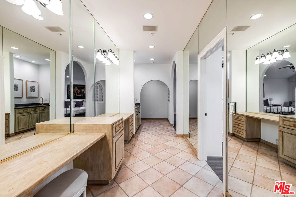 4063 Benedict Canyon Drive - Photo 48