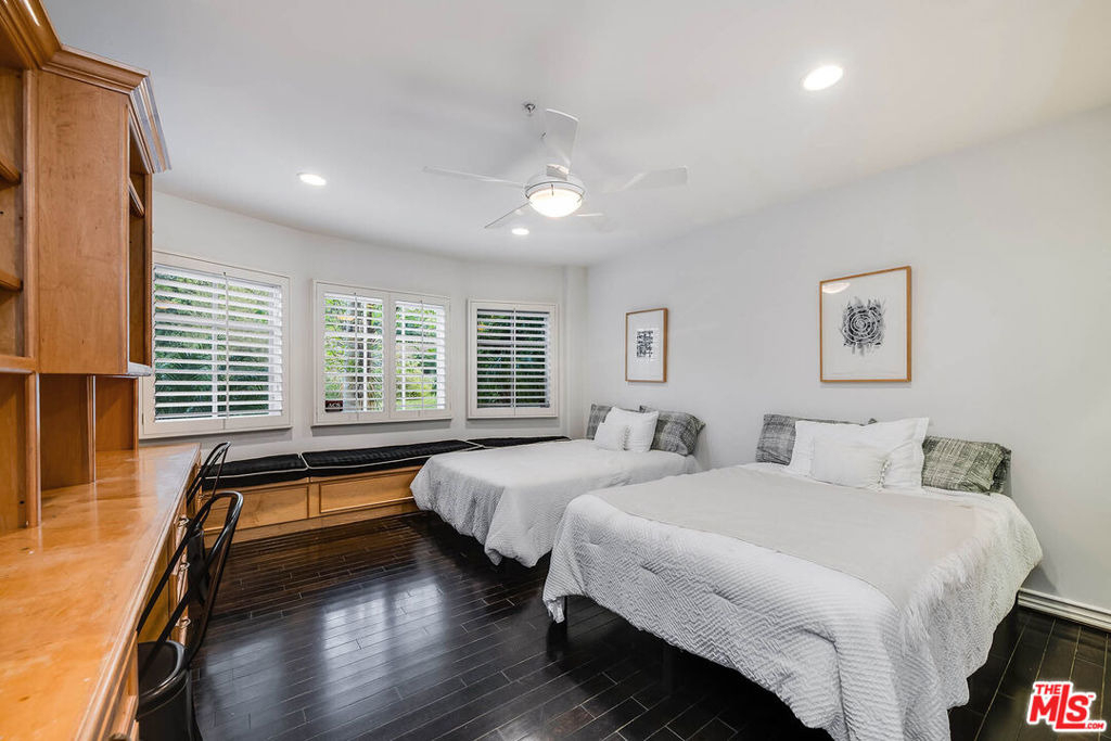 4063 Benedict Canyon Drive - Photo 34