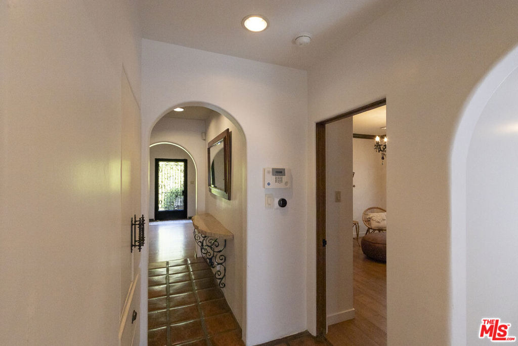 1407 N Beverly Drive - Photo 25