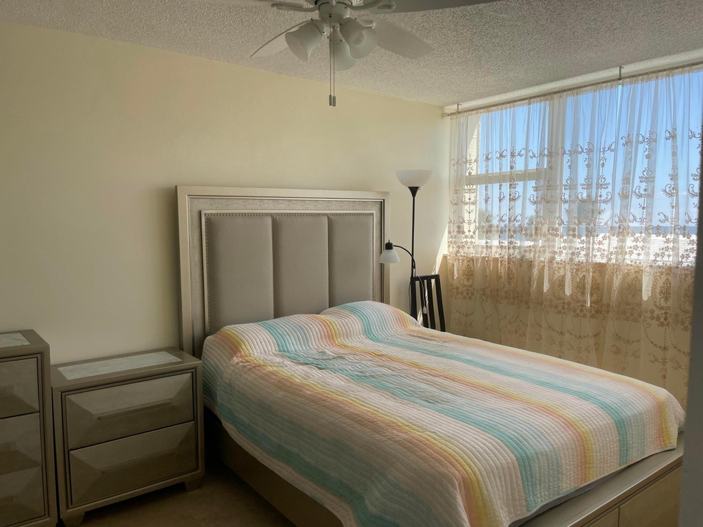 1237 Hillsboro Mile - Photo 8