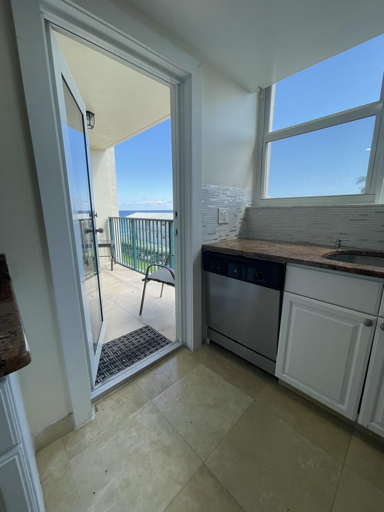 1237 Hillsboro Mile - Photo 55