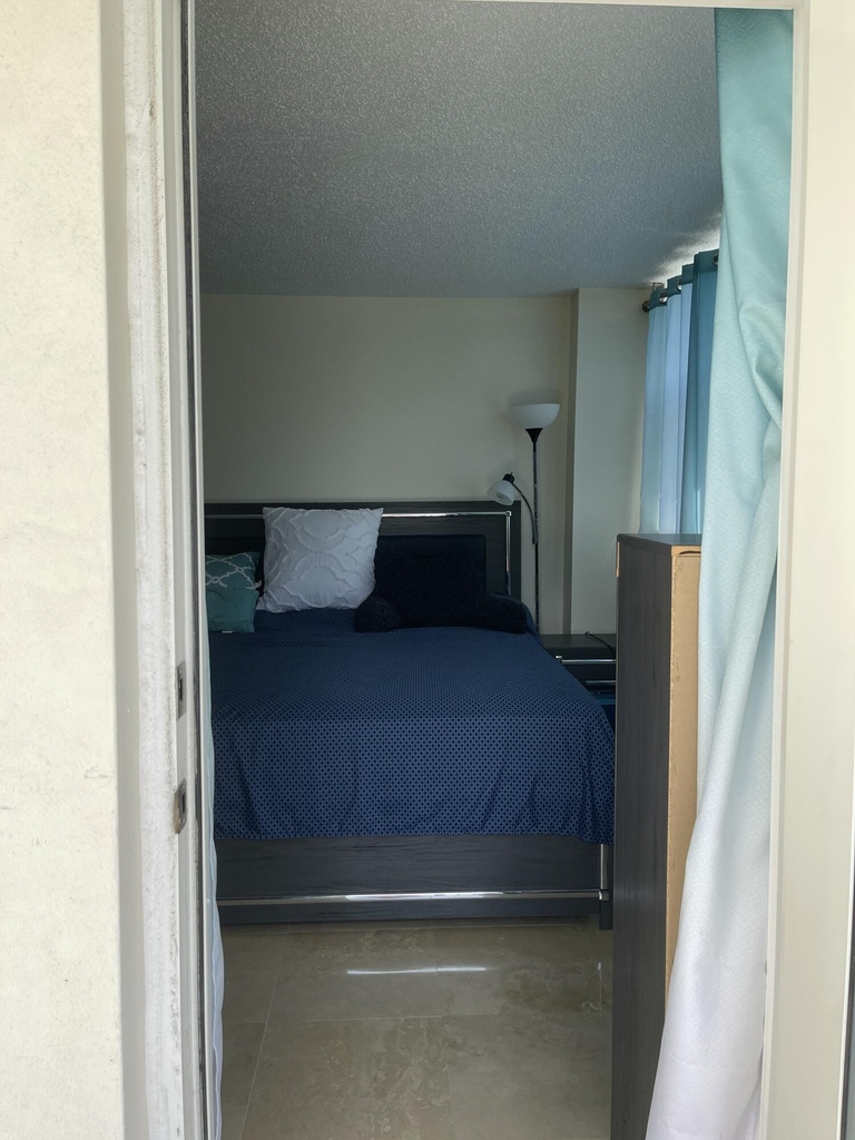 1237 Hillsboro Mile - Photo 32