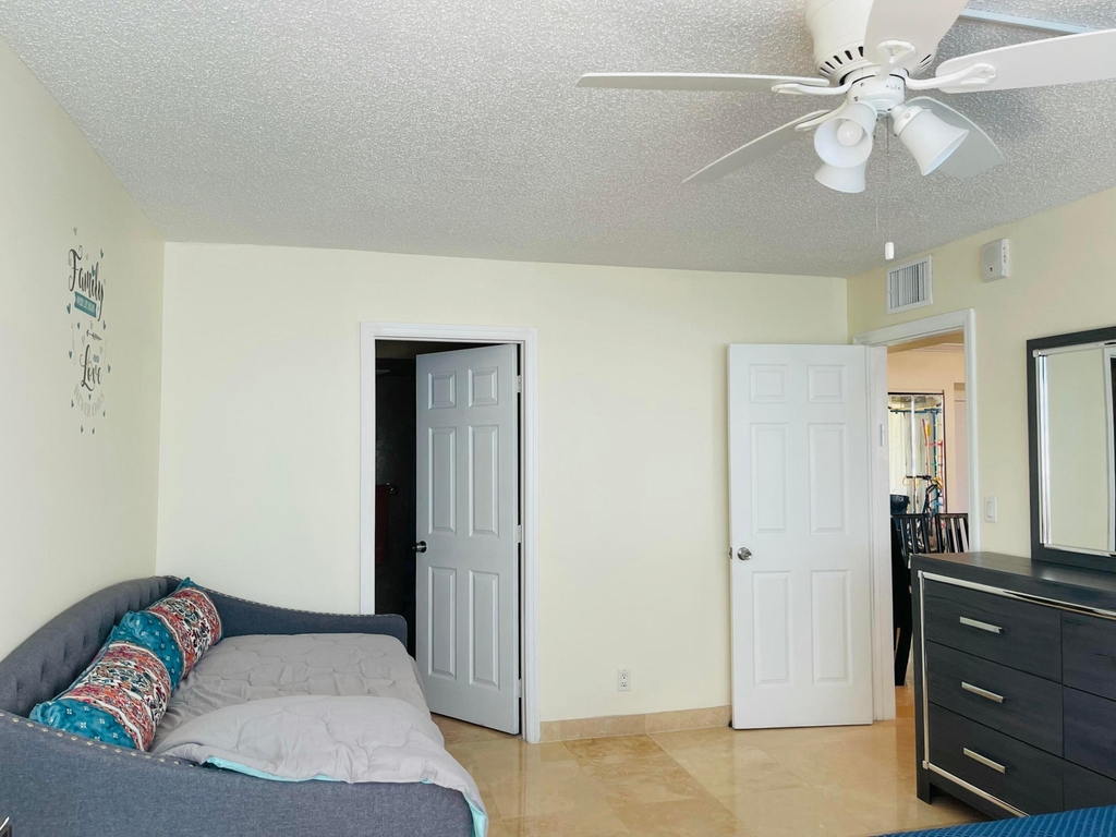 1237 Hillsboro Mile - Photo 33
