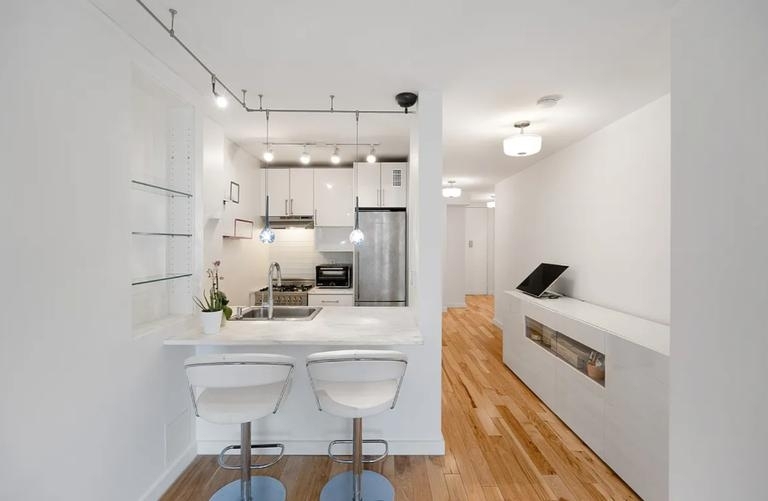 350 West 50th Street - Photo 3